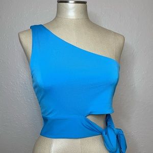 One shoulder blue crop top💙
Vintage